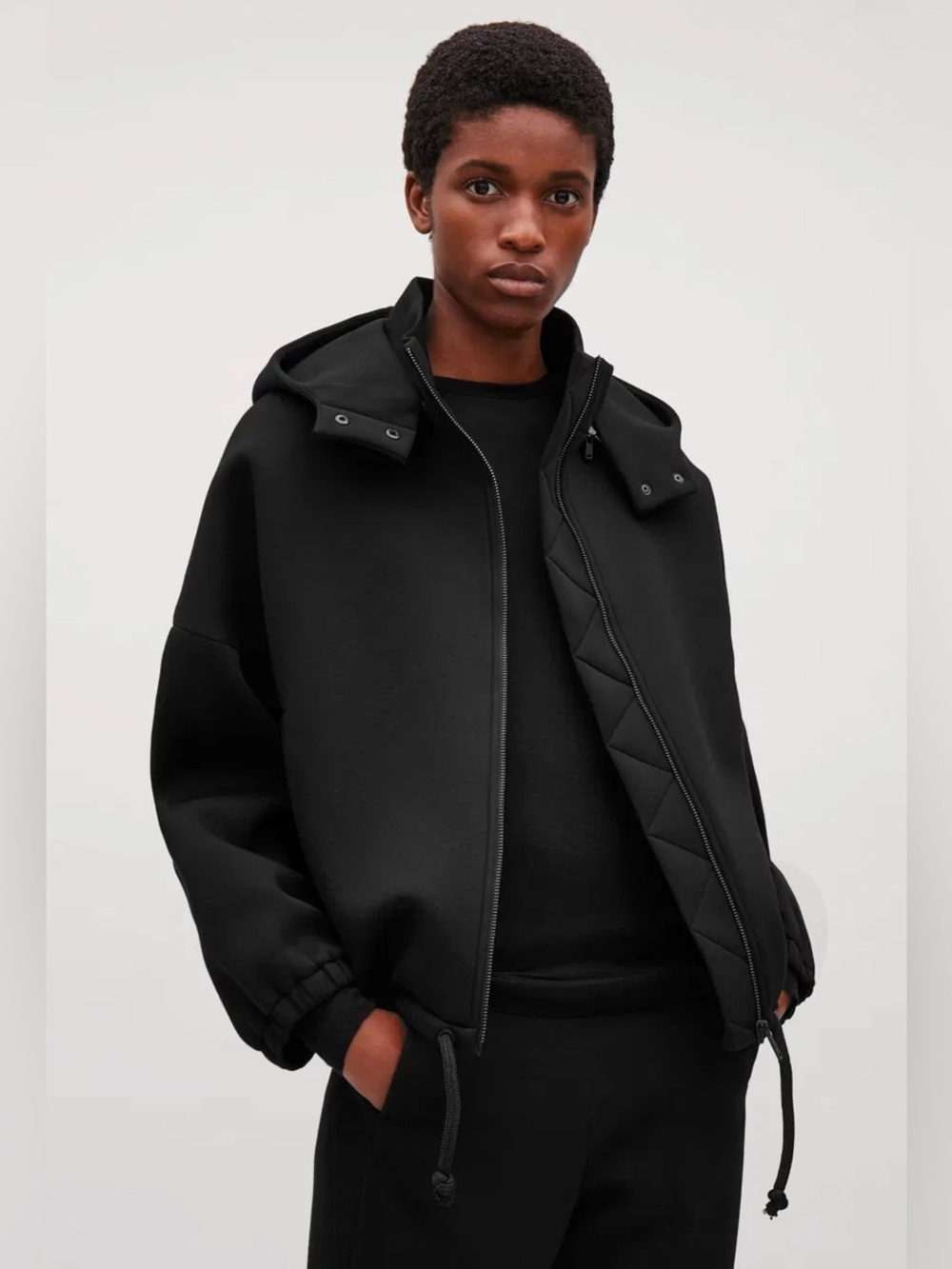 COS Short Scuba removable hood jacket in black size small fall winter layering